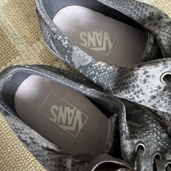 Vans Gray Snake Print Canvas Skate Sneakers Lace Up Low Top Shoes Size 9 - Picture 9 of 12